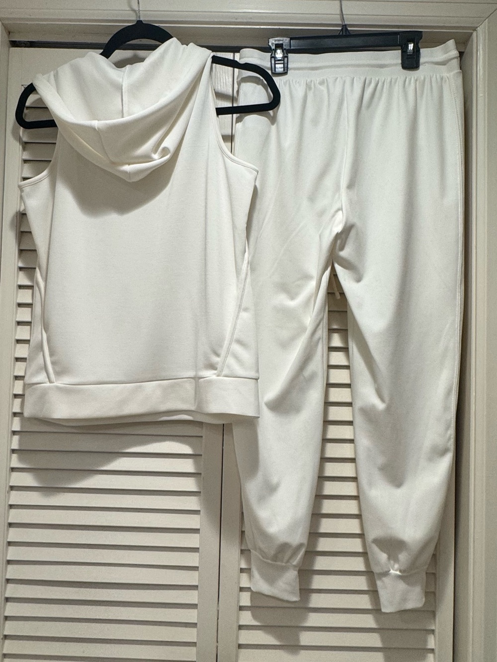 Rachel Zoe—S, Cream Sleeveless Hoodie & Jogger Set, Elastic Waist, Luxe Feel - Picture 2 of 14